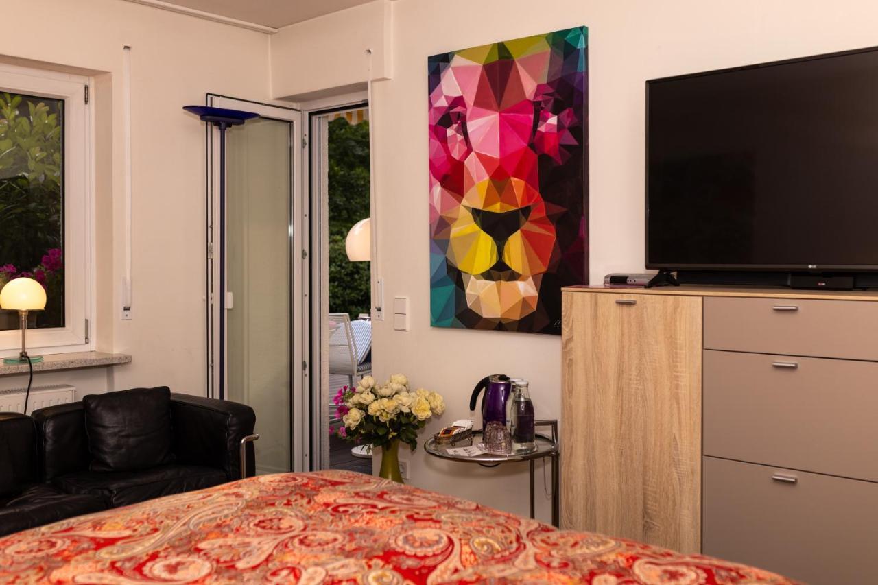 Modernes Und Gemuetliches Designerzimmer Karlsbad Buitenkant foto