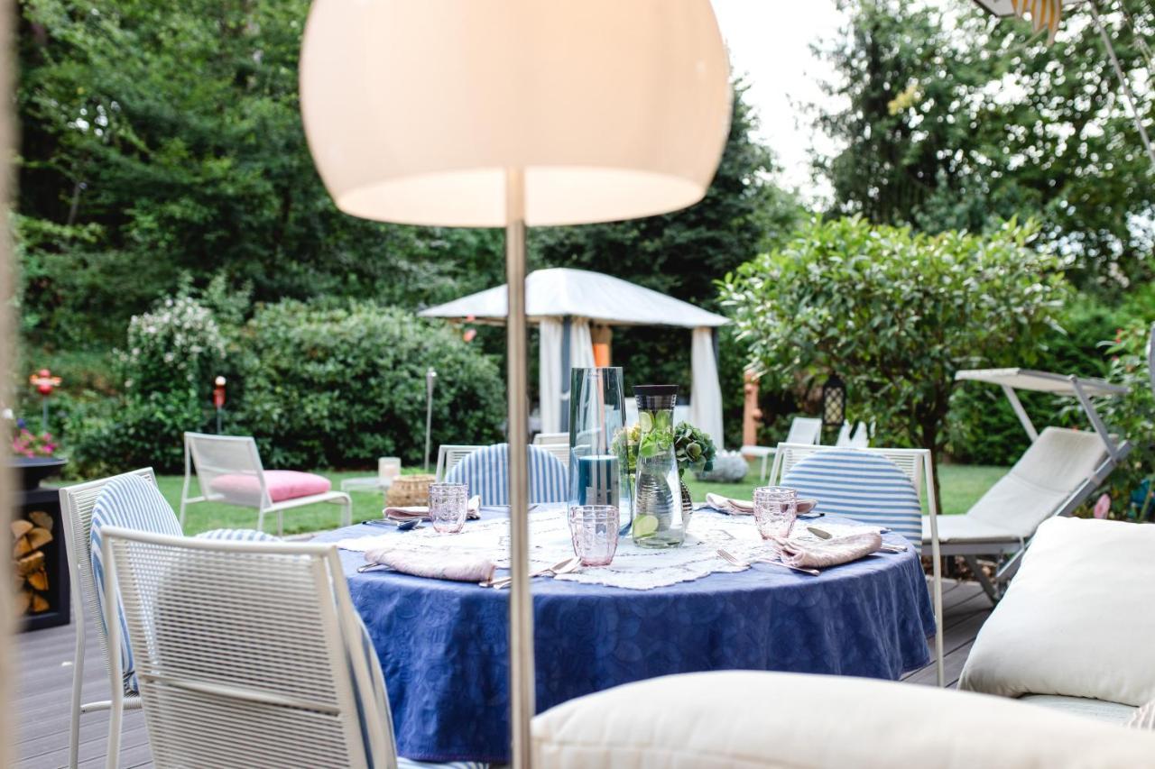 Modernes Und Gemuetliches Designerzimmer Karlsbad Buitenkant foto