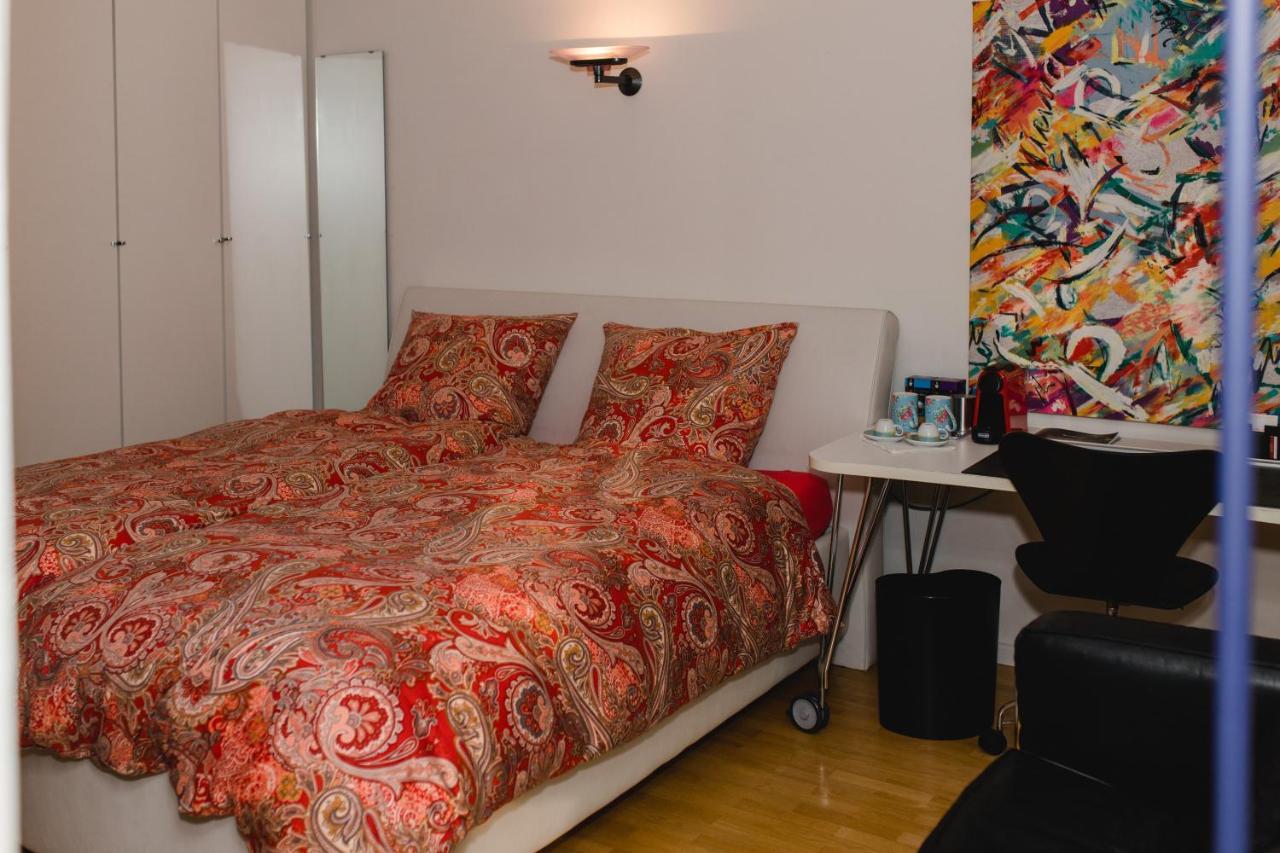 Modernes Und Gemuetliches Designerzimmer Karlsbad Buitenkant foto