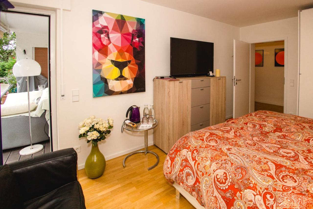 Modernes Und Gemuetliches Designerzimmer Karlsbad Buitenkant foto