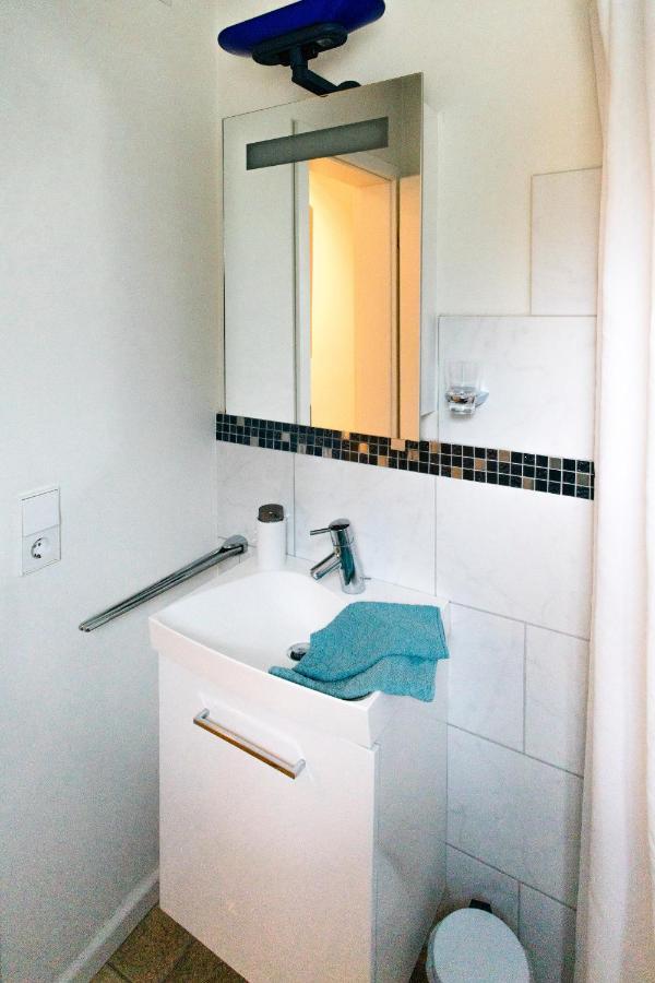 Modernes Und Gemuetliches Designerzimmer Karlsbad Buitenkant foto