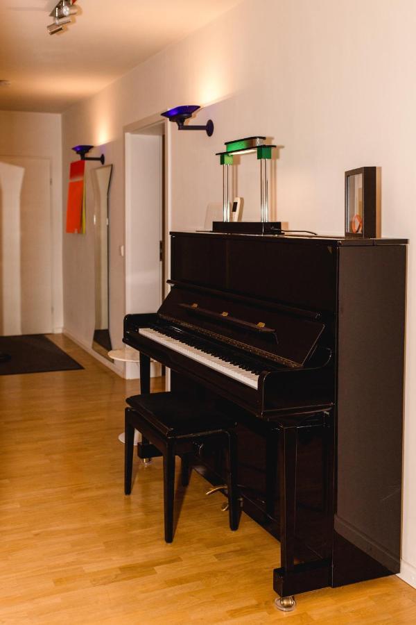 Modernes Und Gemuetliches Designerzimmer Karlsbad Buitenkant foto