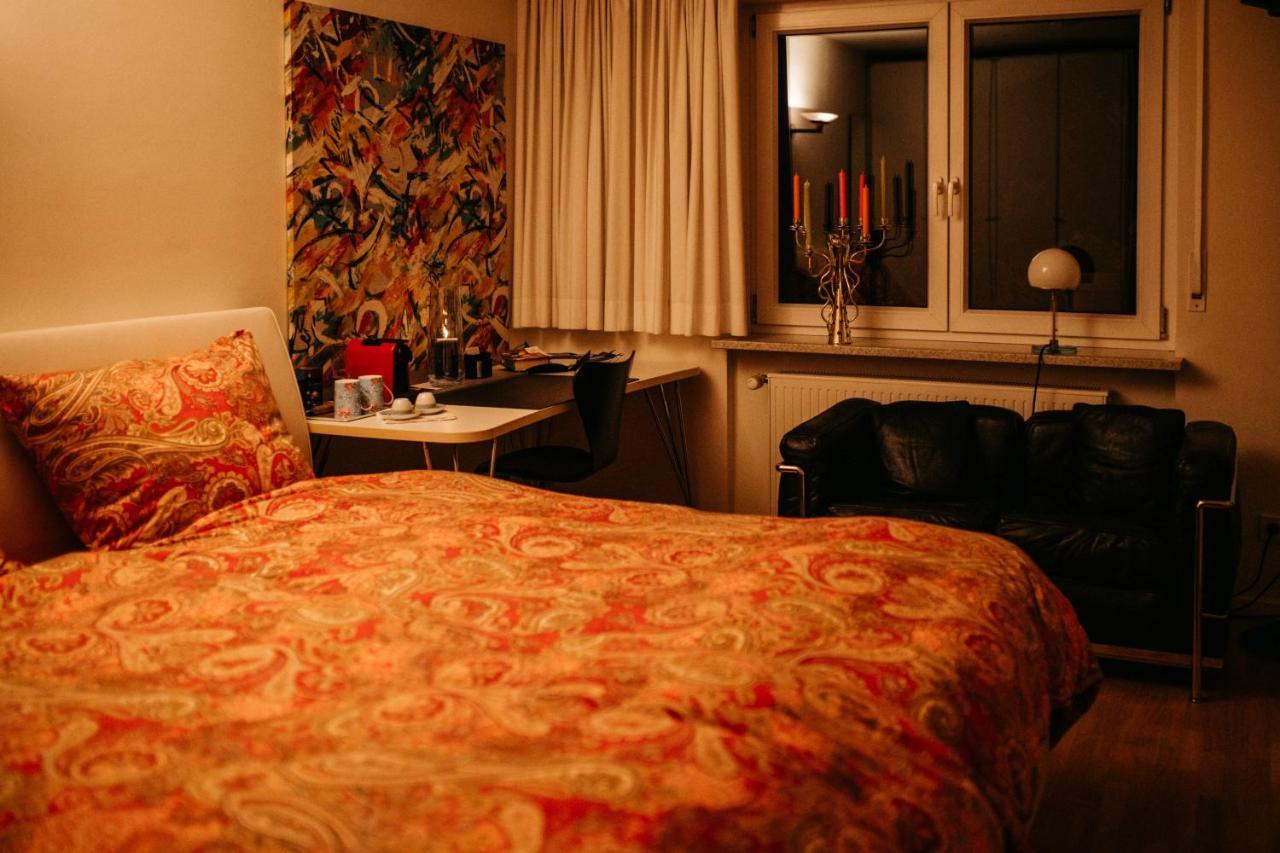Modernes Und Gemuetliches Designerzimmer Karlsbad Buitenkant foto