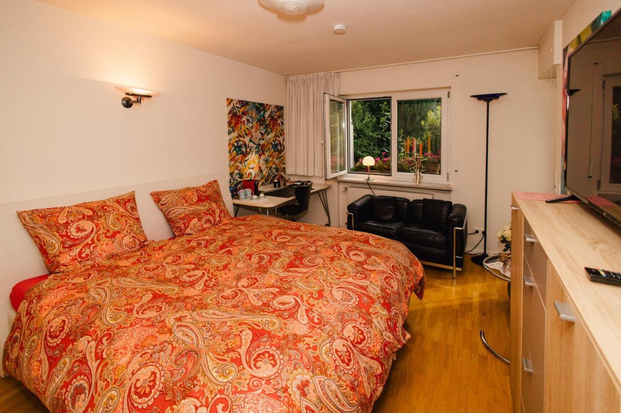 Modernes Und Gemuetliches Designerzimmer Karlsbad Buitenkant foto