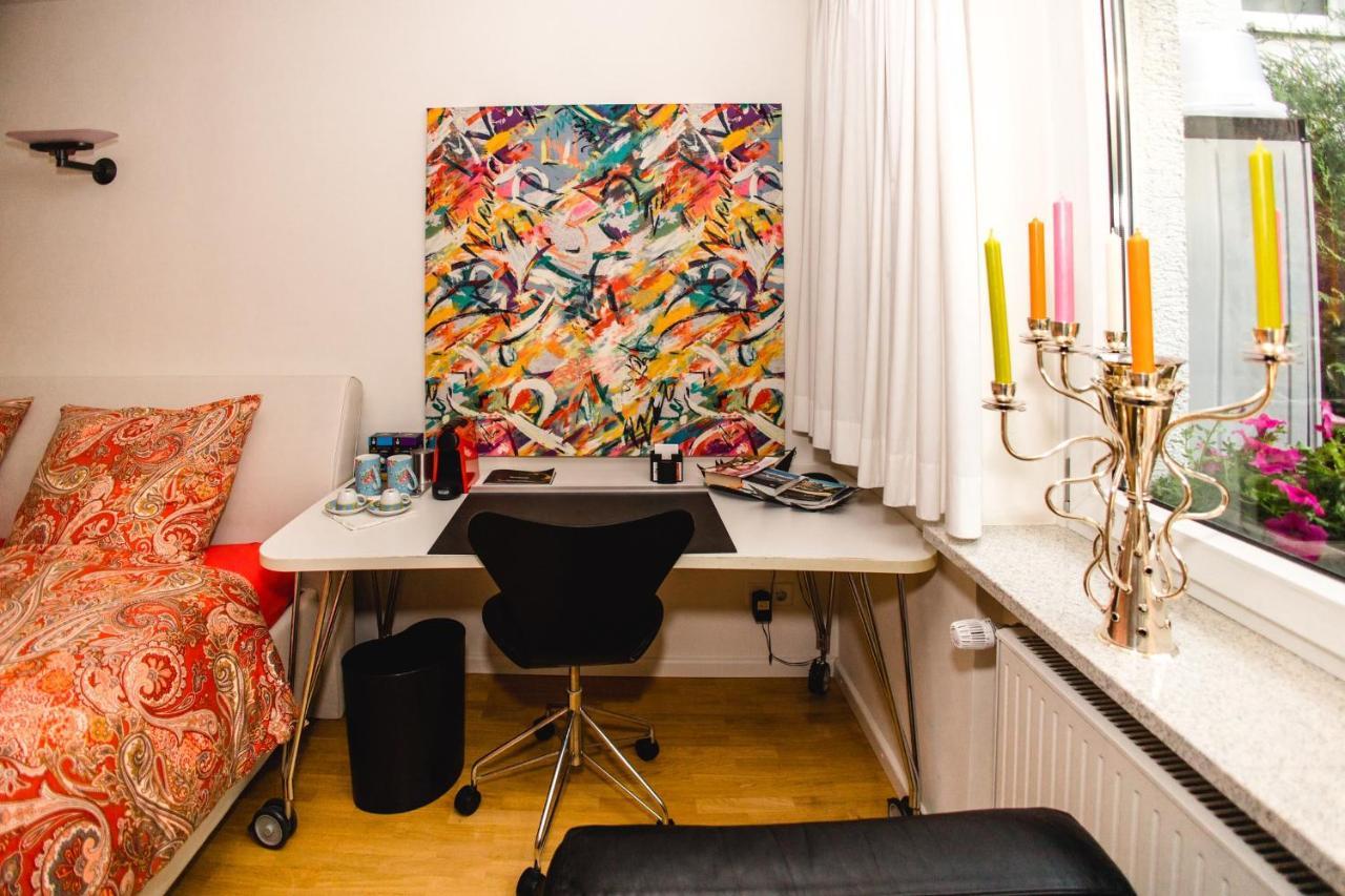 Modernes Und Gemuetliches Designerzimmer Karlsbad Buitenkant foto
